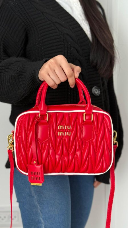 شنطة - Miu Miu كولتي ماستر/ شامل علبة الشركة