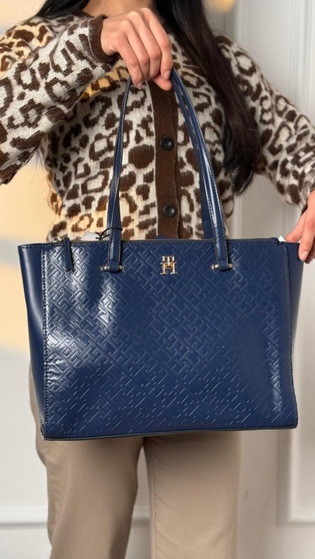 شنطة - Tommy Hilfiger / شامل علبة الشركة -3011