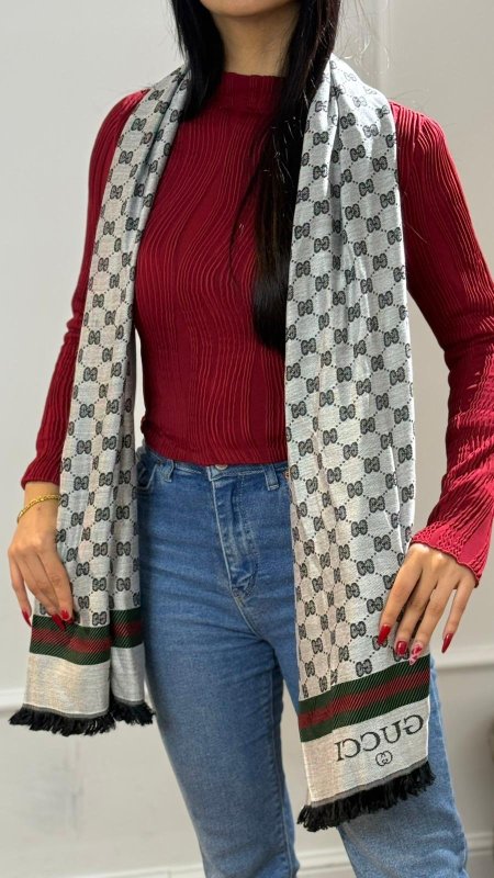 رمادي / أسود