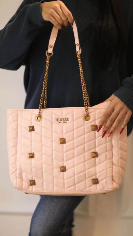 شنطة - Guess / حجم كبير مع سحاب للخصوصية