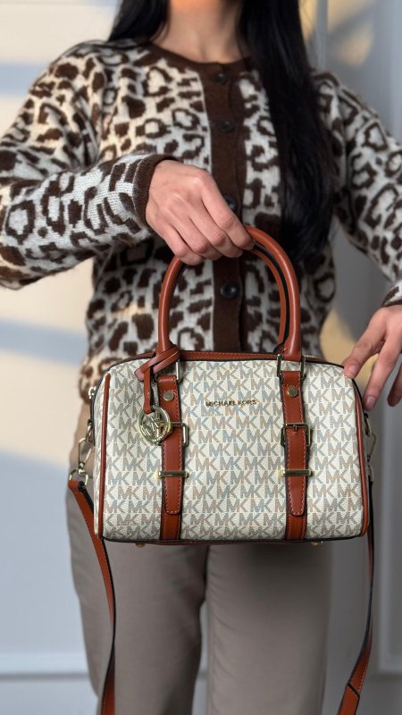 أبيض إطار بني