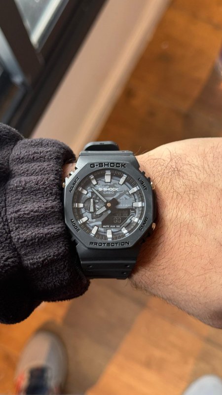 أسود شعار حفر