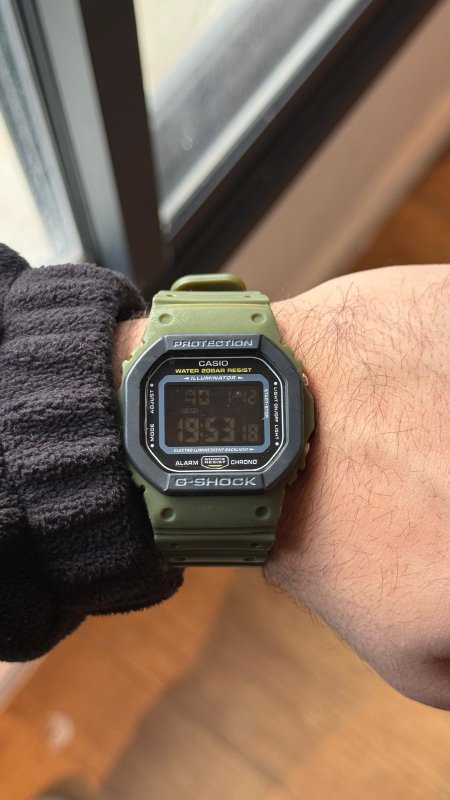 أخضر /رمادي