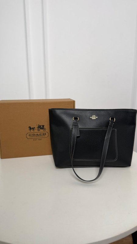 شنطة Coach 8139 / شامل علبة الشركة