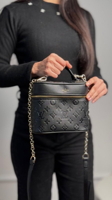 شنطة - Louis Vuitton makeup ماستر / شامل علبة الشركة 45536