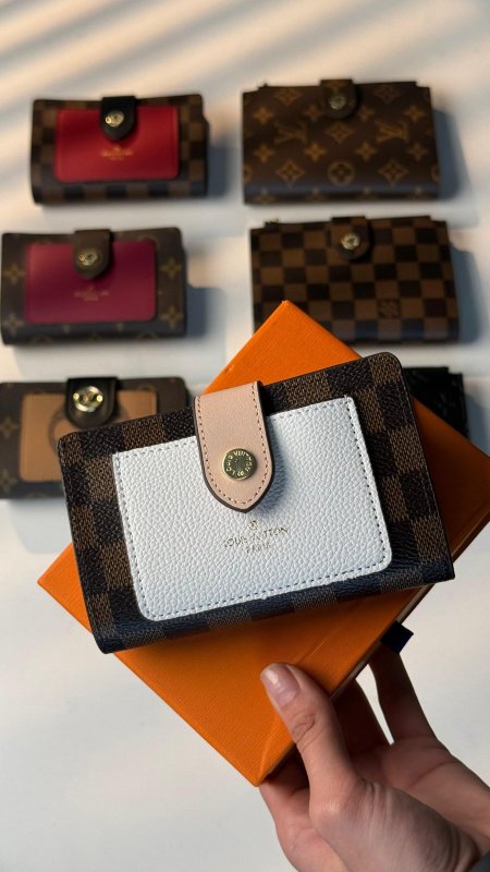 بني مربعات /أبيض