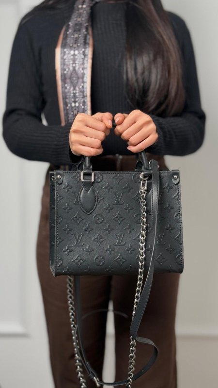 أسود شعار أسود