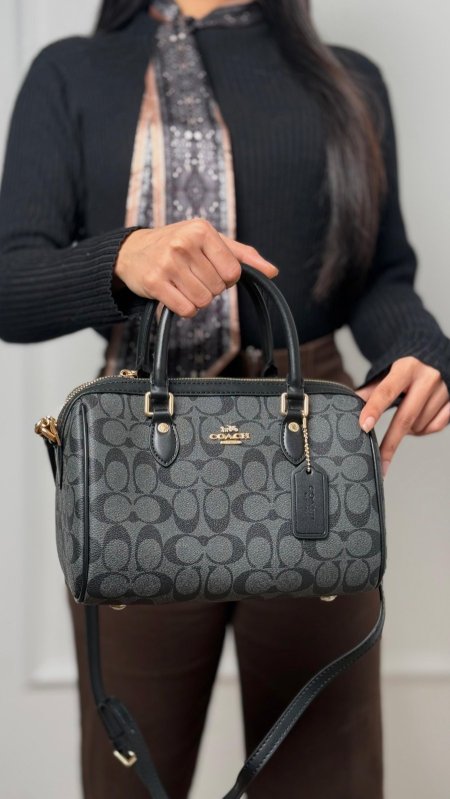 رمادي شعار أسود