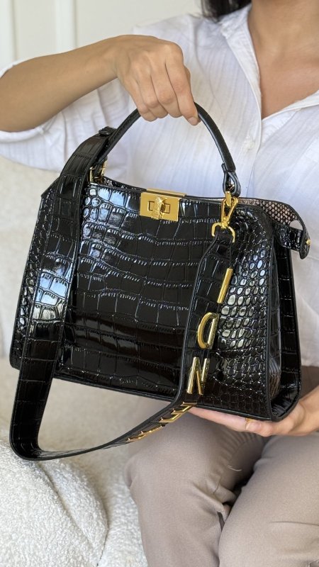 شنطة - Fendi / كواليتي ماستر شامل الاكسسوار