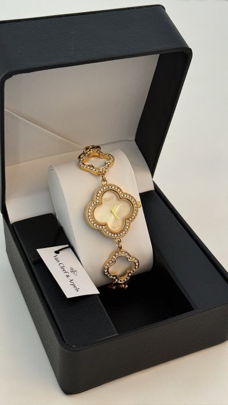 ساعة -Van Cleef  ( الترند )  / شامل علبة وكيس
