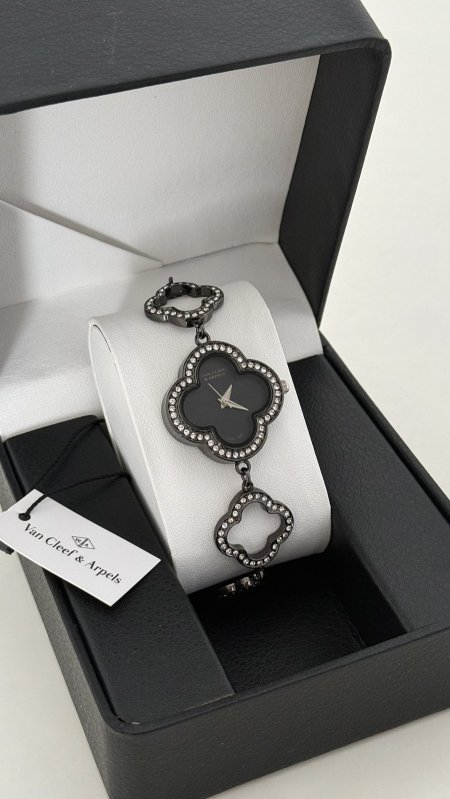 اسود مع اسود