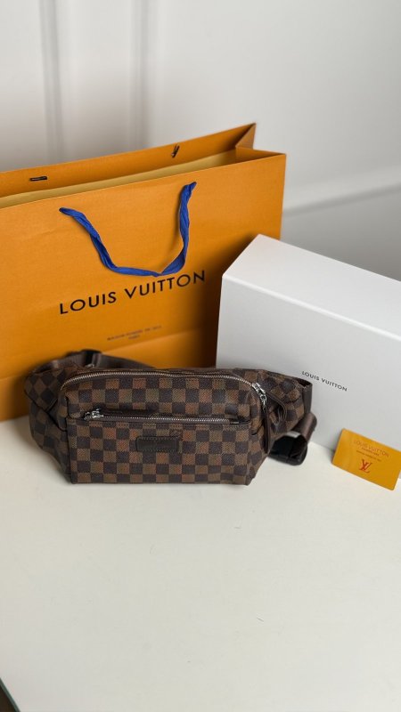 باوتش - Lv  / شامل علبة وكيس الشركة