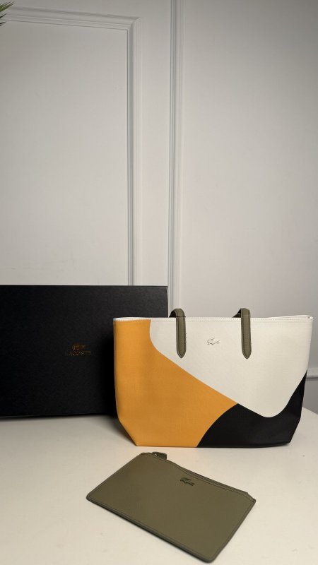 شنطة - Lacoste دبل فيس / مقاس لارج شامل علبة الشركة موديل 2026