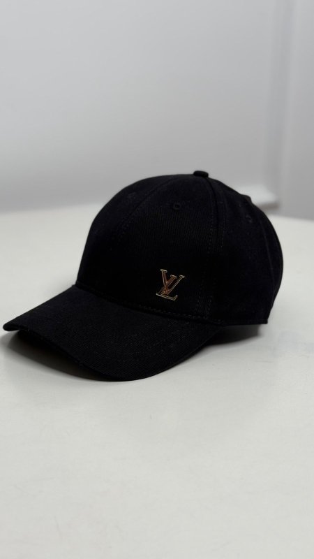 أسود شعار ذهبي