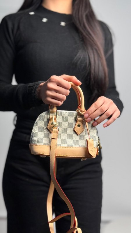 أبيض مربعات