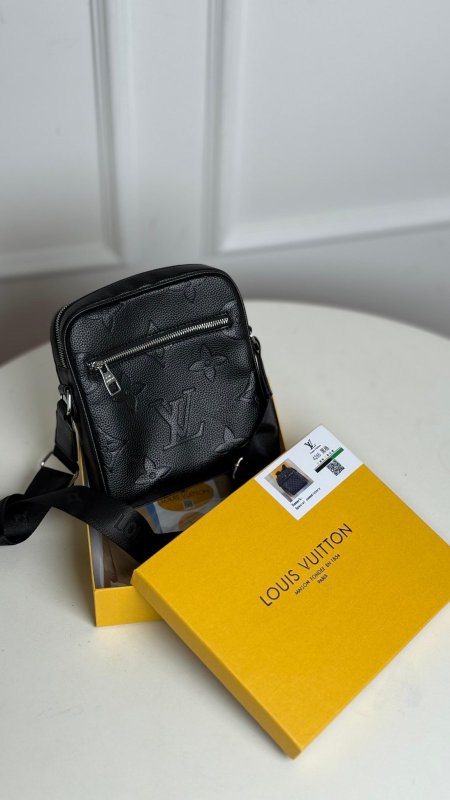 أسود شعار كبير