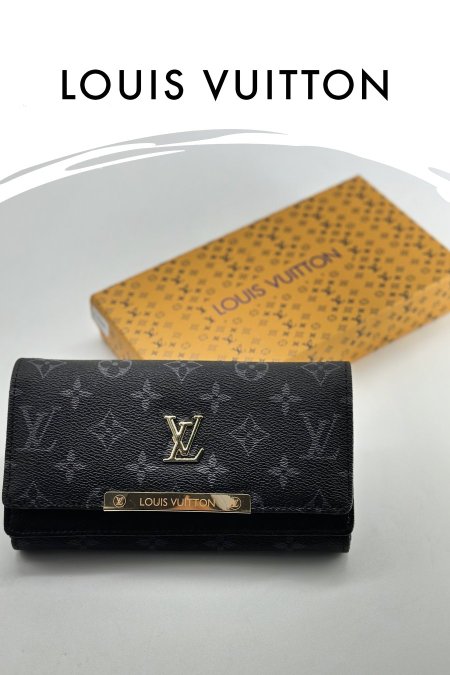 LOUIS Vuitton — bifold wallet