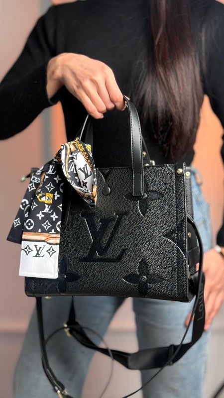 أسود شعار كبير