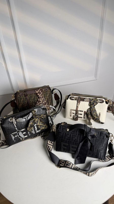 شنطة - Fendi / كوالتي ماستر شامل سكارف