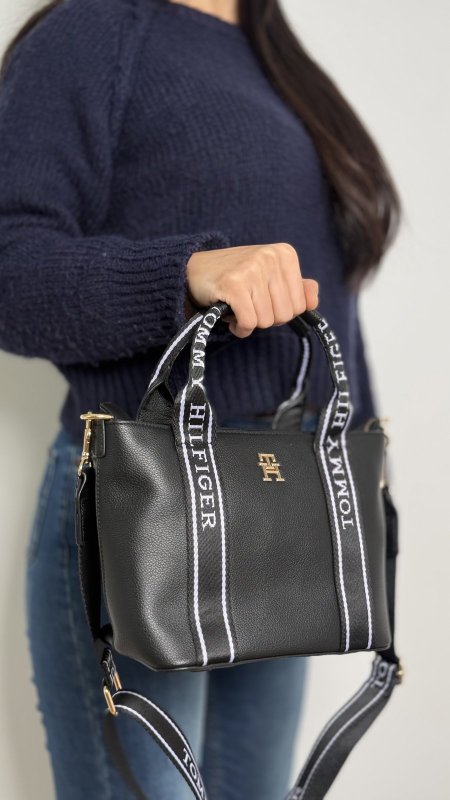 شنطة - Tommy Hilfiger - كولتي ماستر