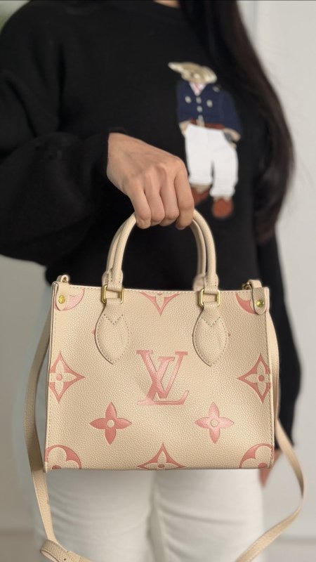 بيج / شعار زهري