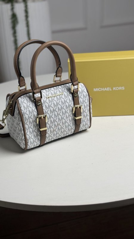 شنطة - Micheal Kors / شامل علبة الشركة