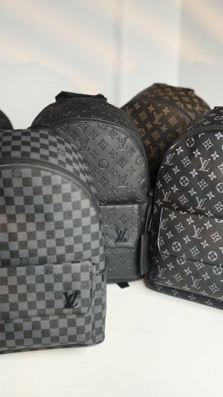 شنطة ظهر- Louis Vuitton / كوالتي ماستر