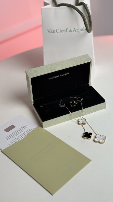 ذهبي / ابيض اسود