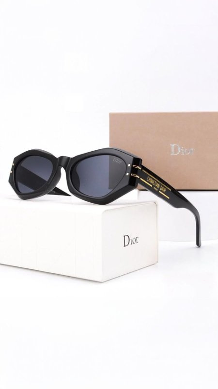 نظارة - Dior / شامل علبة وكيس الشركة