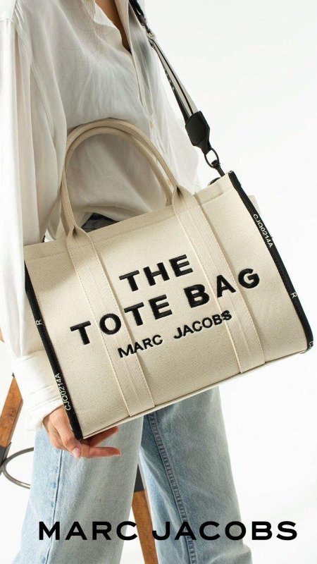 شنطة -  Marc jacobs Tote / شعار تطريز