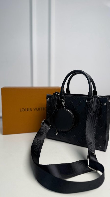 شنطة -Louis Vuitton -  شامل علبة الشركة Double box