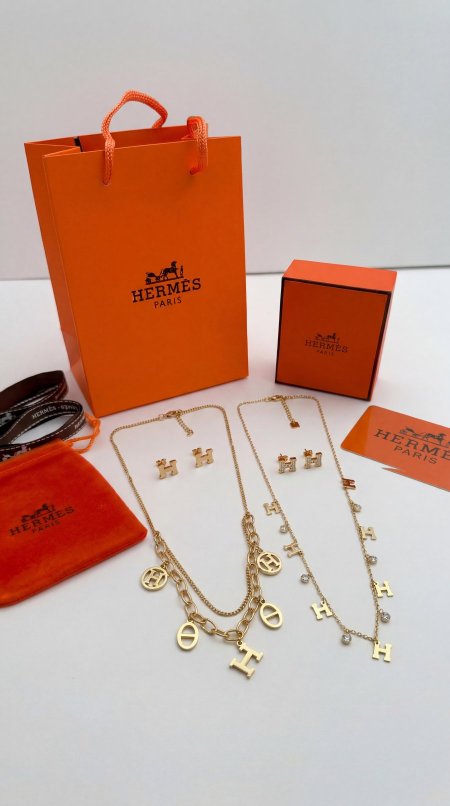 طقم سنسال وحلق - Hermes \ شامل علبة وكيس الشركة