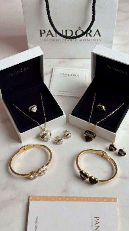 طقم اكسسوار - Pandora / شامل علبة الشركة - شامل ٤ قطع ( حلق + خاتم + سنسال + سوارة )