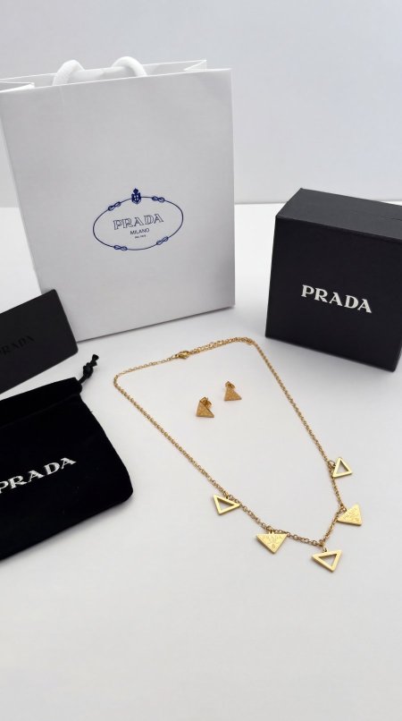 ذهبي / شعار مفرغ