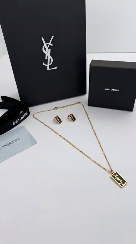 ذهبي / شعار اسود