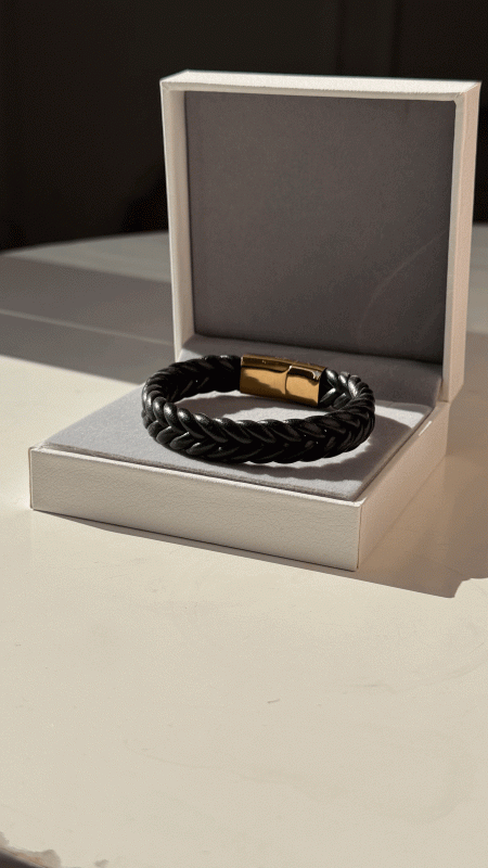 اسوارة شبابية جلد \ شامل علبة