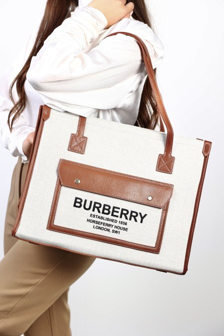 شنطة - Burberry Tote Larg  / شامل كيس الشركة 