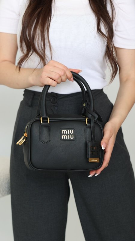 شنطة - Miu Miu مربع / غير شامل علبة - اسود
