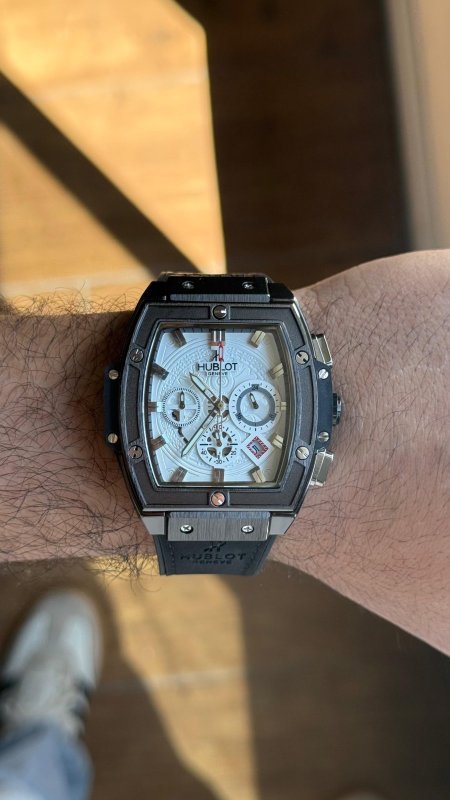 اسود / اطار اسود /مينا ابيض