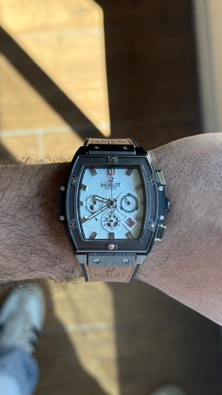 بني اطار اسود مينا ابيض