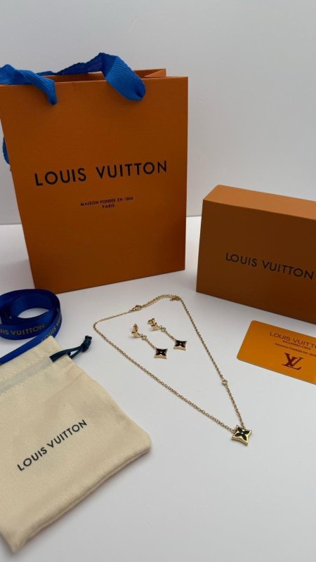 ذهبي / نجم اسود