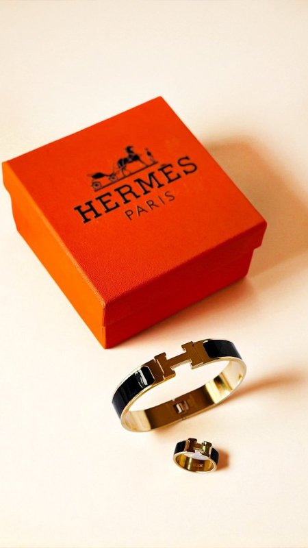 طقم هيرمز ( اسوارة + خاتم ) / تختيم شركة / شامل العلبة