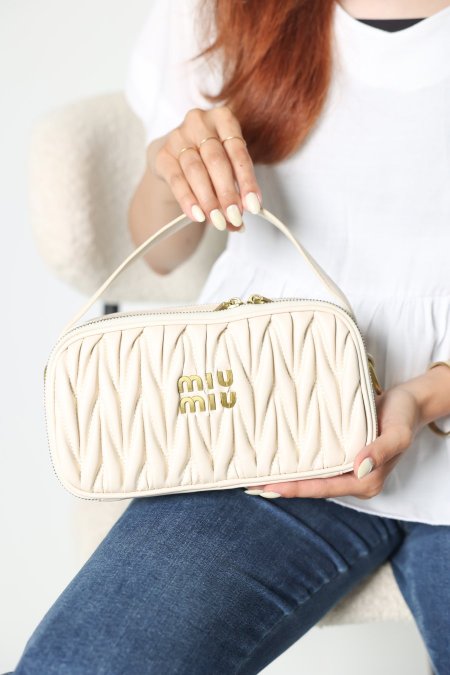 شنطة - MIU MIU / كروس الجديدة كليا