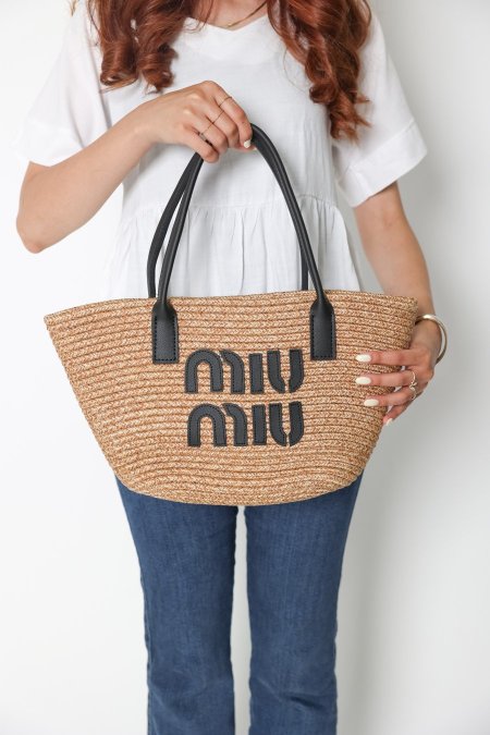 شنطة قش - MIU MIU - قش - شعار اسود <br> <span class='text-color-warm'>نفدت الكمية</span>