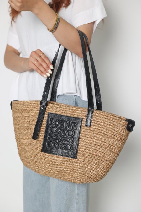 شنطة قش - LOEWE - قش / شعار اسود <br> <span class='text-color-warm'>نفدت الكمية</span>