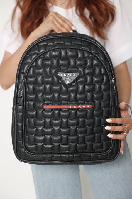 شنطة ظهر جلد - ماركة  / سحابين