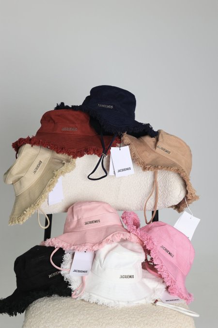 طاقية - Jacquemus / الترند