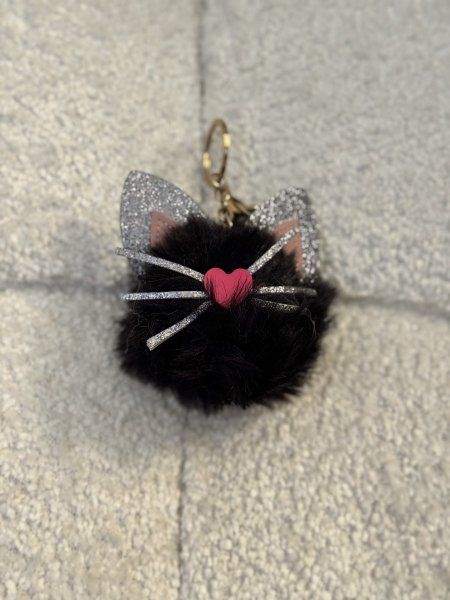 اسود / رمادي