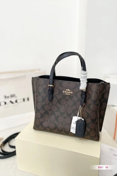 شنطة - Coach Signature / شامل علبة الشركة - بني شعار / يد اسود