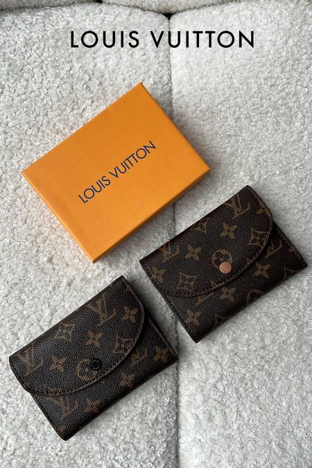 جزدان - Louis Vuitton ردة  / شامل علبة الشركة